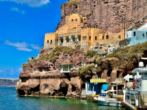 Studio in Old Port of Fira Sea view Santorini